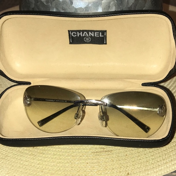 Meet your Posher, Sandi ***Posh Ambassador** - Picture 3 of 4